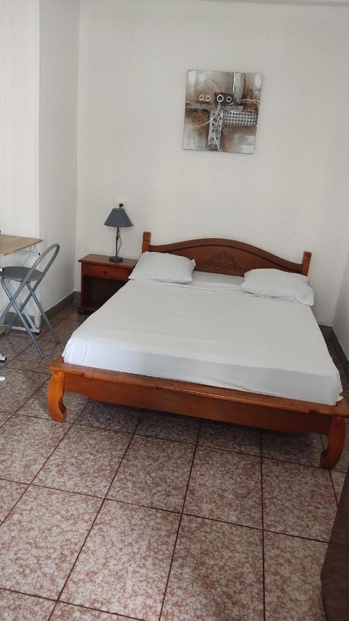 Hotel Le Nathania Saint Pierre Esterno foto