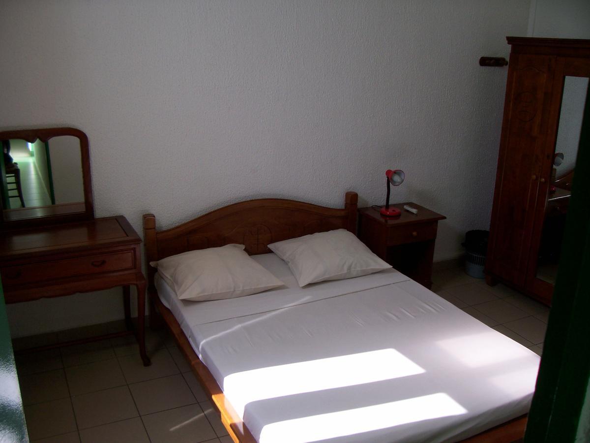Hotel Le Nathania Saint Pierre Esterno foto
