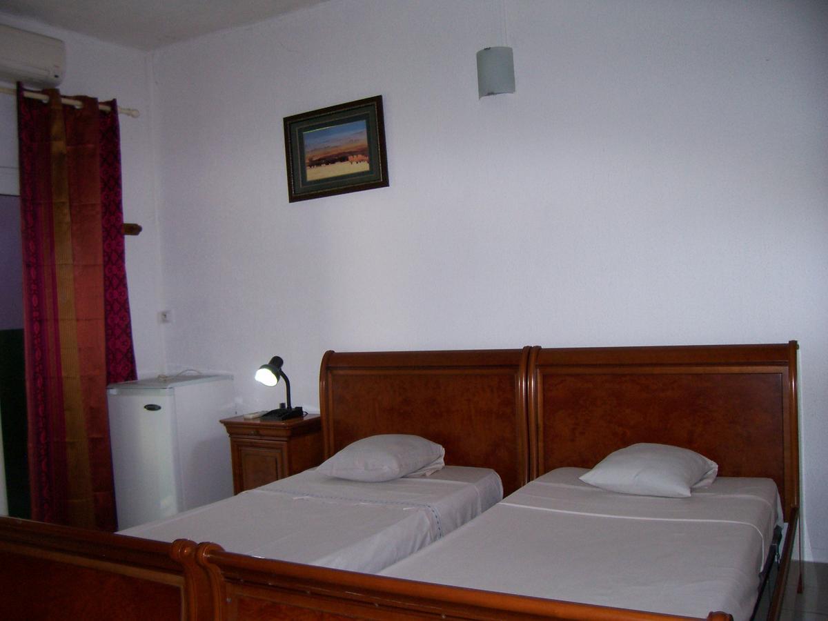 Hotel Le Nathania Saint Pierre Esterno foto