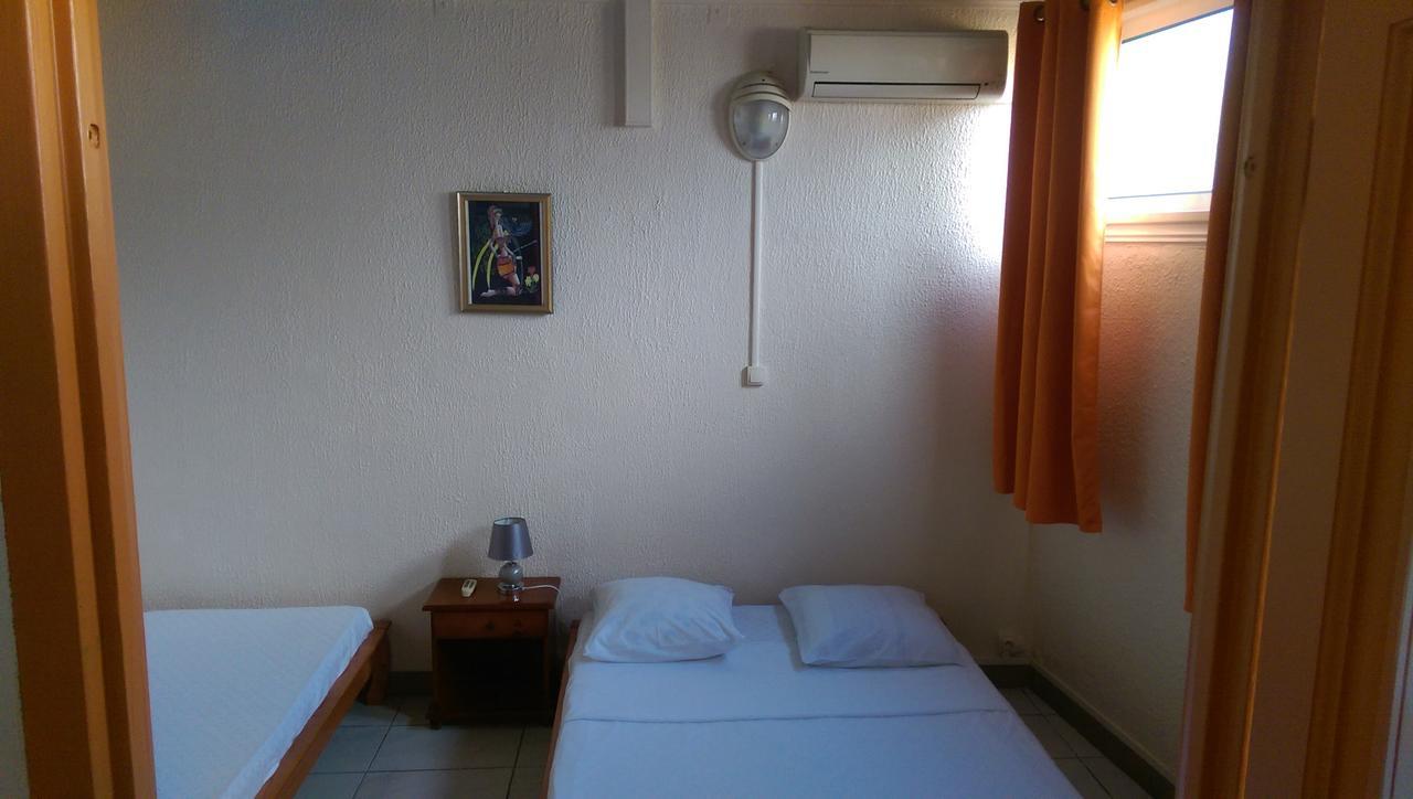 Hotel Le Nathania Saint Pierre Esterno foto