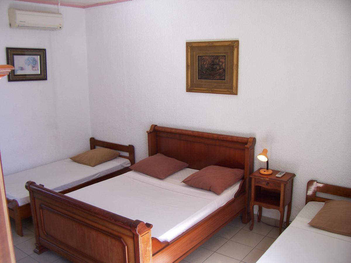 Hotel Le Nathania Saint Pierre Esterno foto