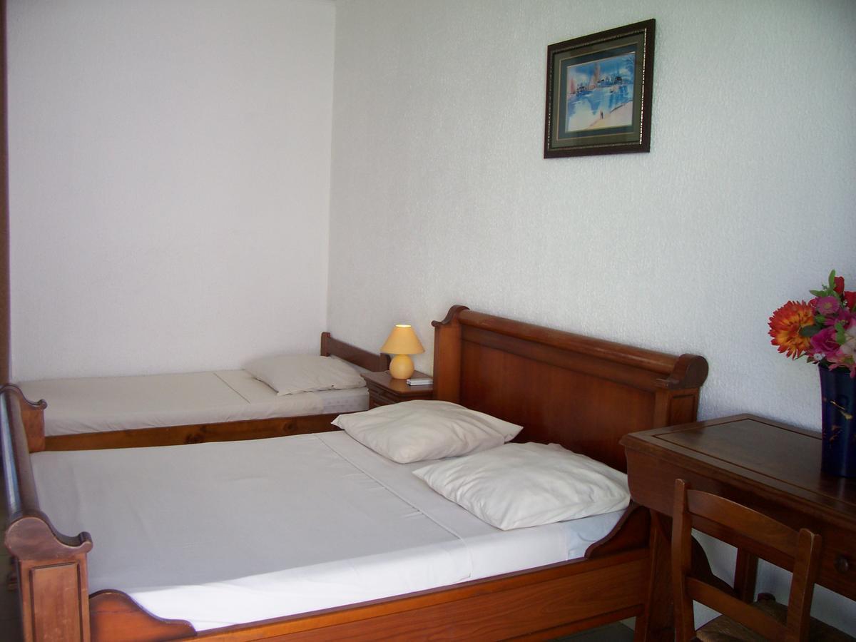 Hotel Le Nathania Saint Pierre Esterno foto