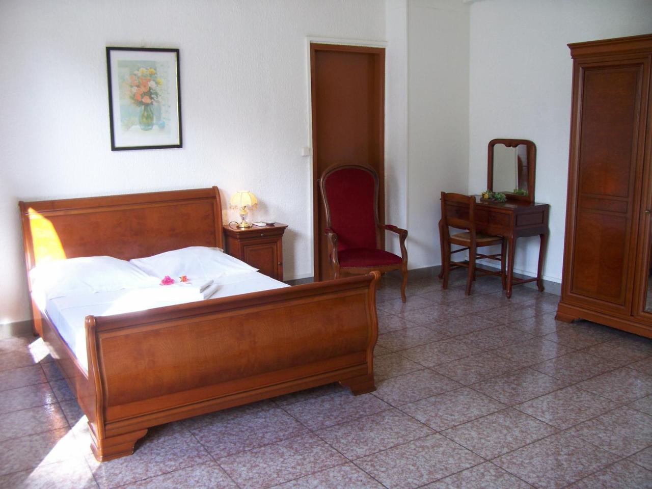 Hotel Le Nathania Saint Pierre Esterno foto
