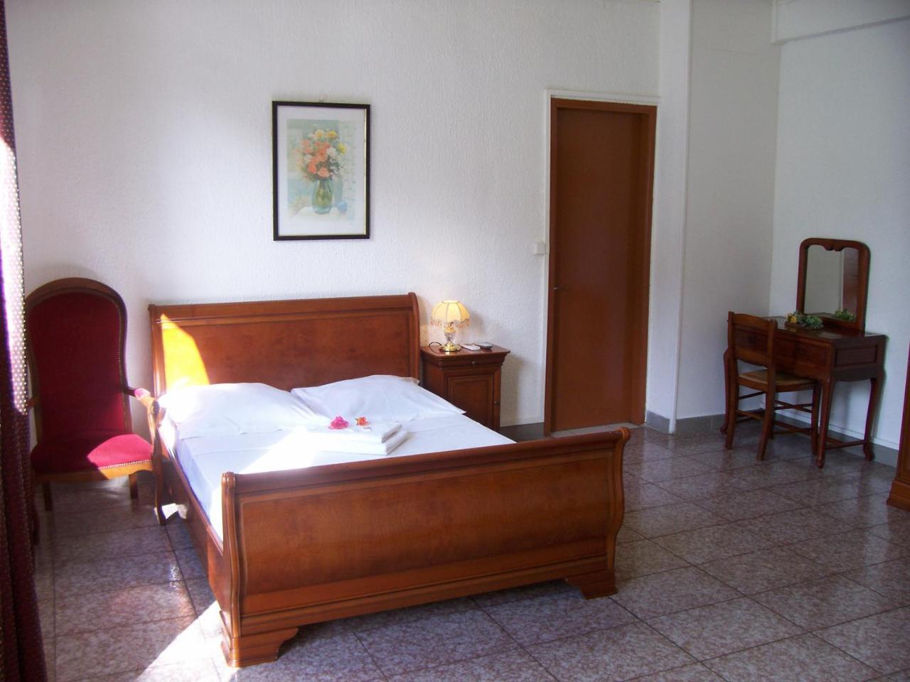 Hotel Le Nathania Saint Pierre Esterno foto