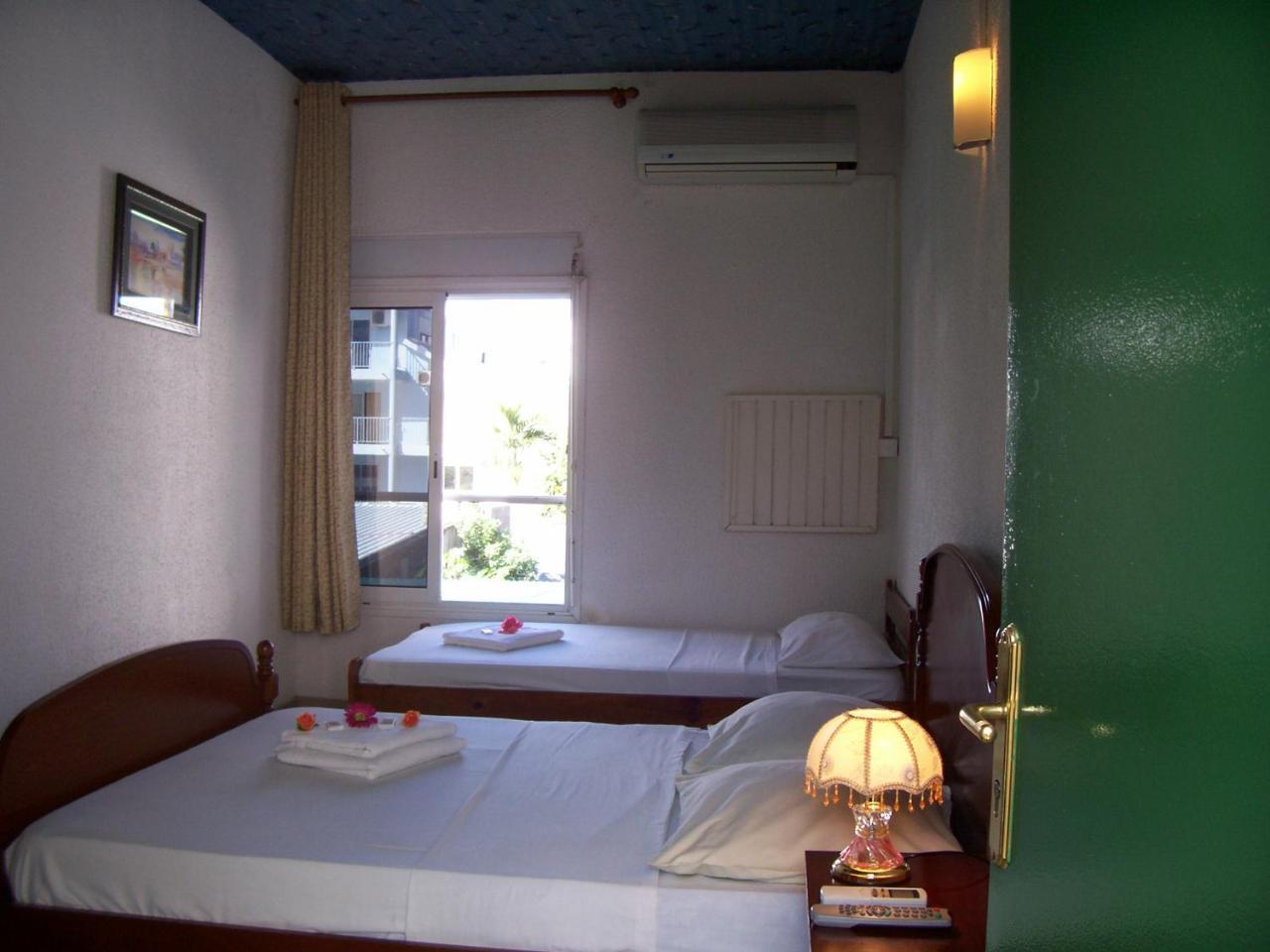 Hotel Le Nathania Saint Pierre Esterno foto