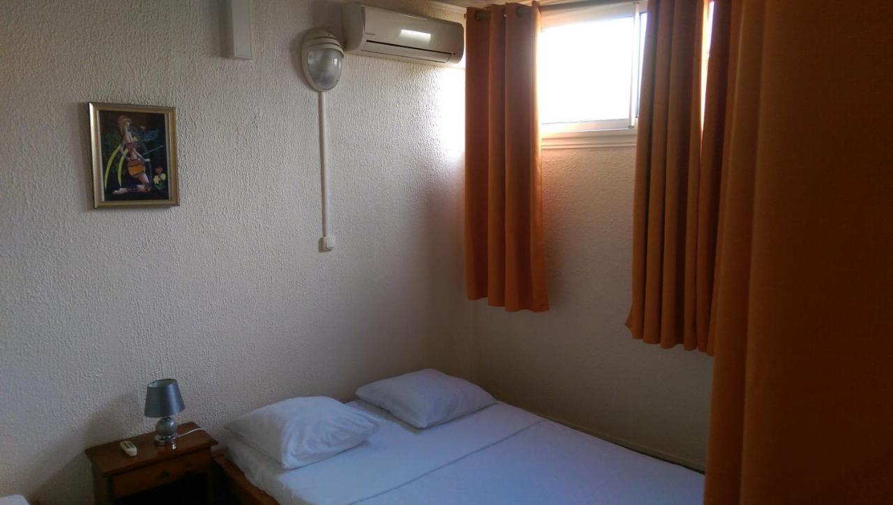 Hotel Le Nathania Saint Pierre Esterno foto